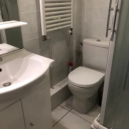 Apartment Situe A Proximite Des Thermes 30 *